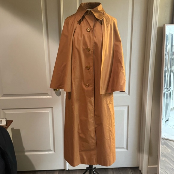 The vintage cape coat shoulder detail trending winter 2024 rust color overcoat - Picture 5 of 17